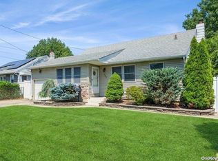 129 Bedell St, West Babylon, NY 11704