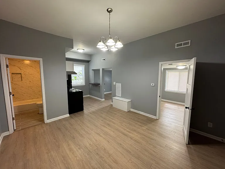1224 S Belmont Ave — Photo 2