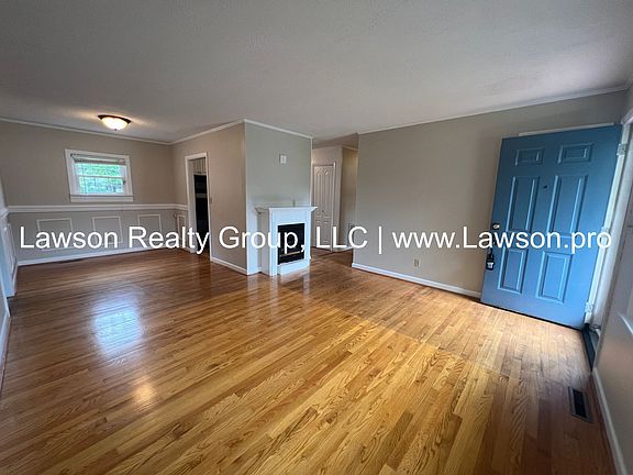 4th image of 900 Flanders Ln