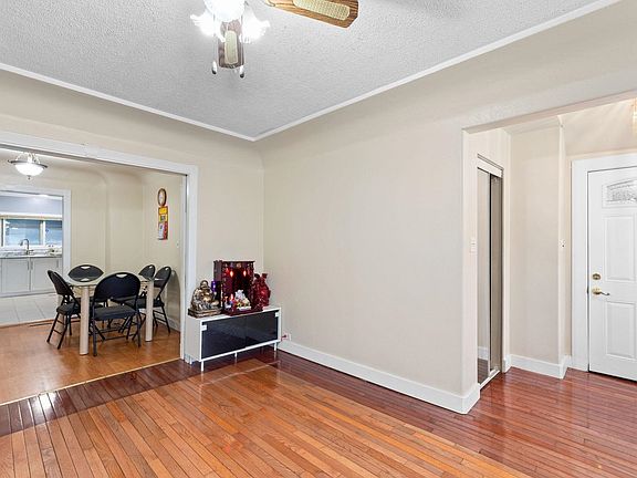 4th image of 23038 Fraser Hwy