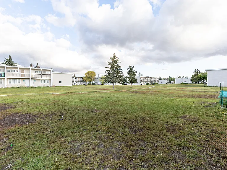 1300 41st St SE — Photo 14