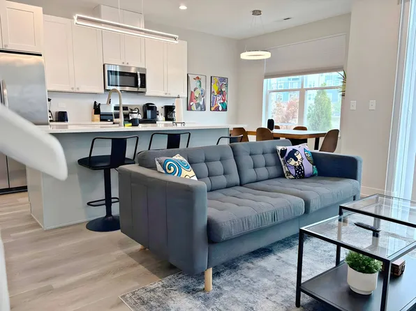 28397 Torch Pkwy #Id1502224p, Warrenville, IL 60555