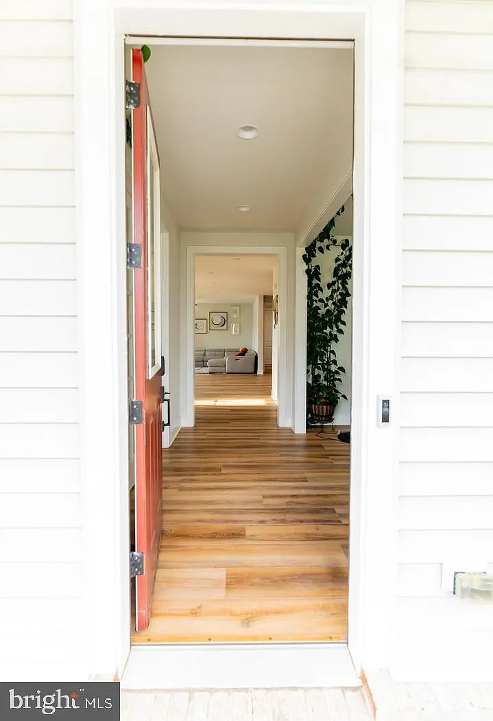 4 bed, 3.5 bath, 4060 sqft, $4,500 — Photo 3