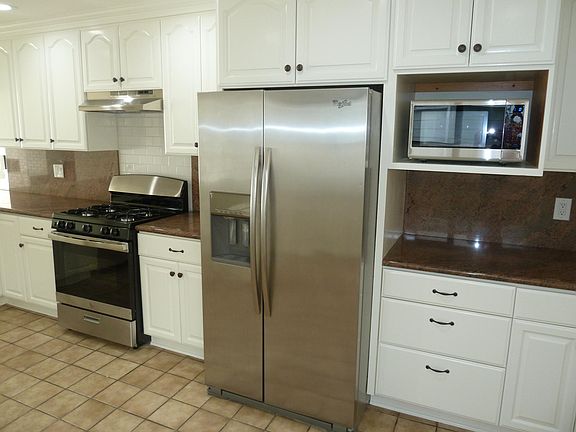 5th image of 32138 Beachlake Ln
