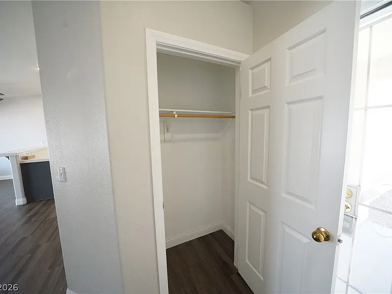 916 Clubview Dr — Photo 6
