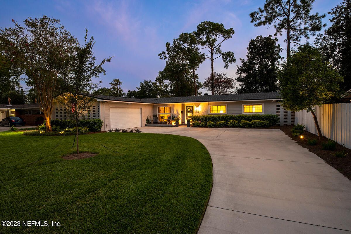 3758 VIA DE LA REINA ST