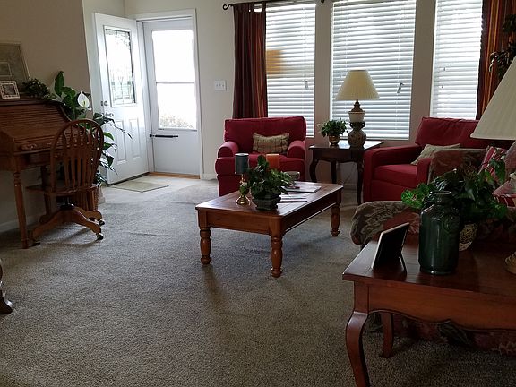 3rd image of 407 NE Cedar Ct