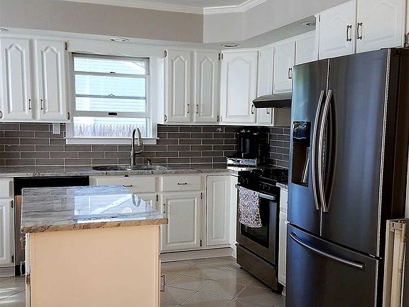 3rd image of 15 Mallard Ave