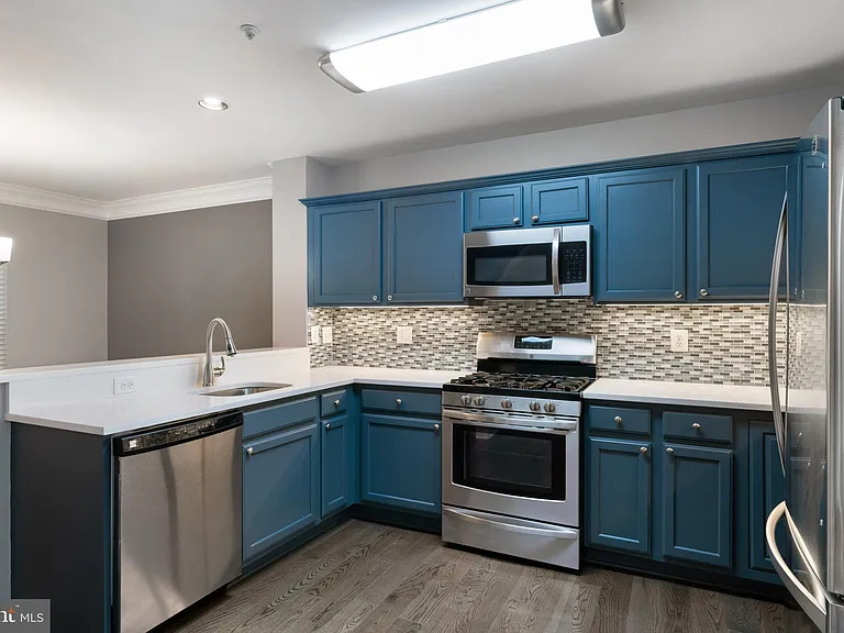 18613 Village Fountain Dr — Photo 4