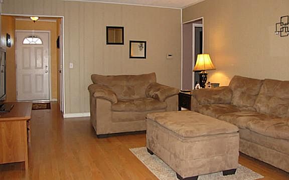 2nd image of 110 Cozby St S
