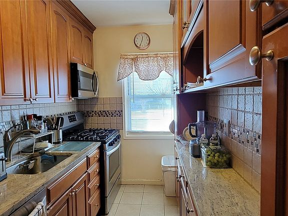 4th image of 68-31 138th St #A