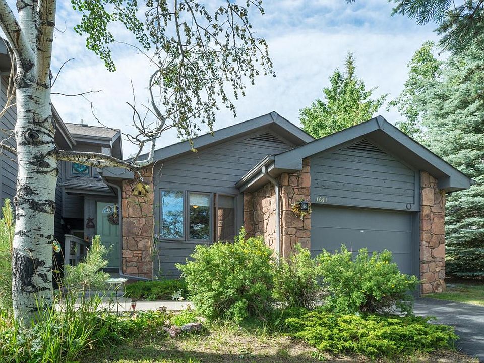 Great one level living townhome with garage!
