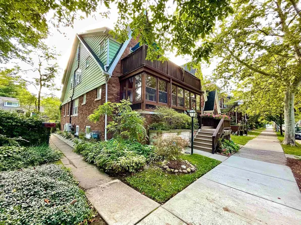 869 Beaconsfield Ave, Grosse Pointe, MI 48230