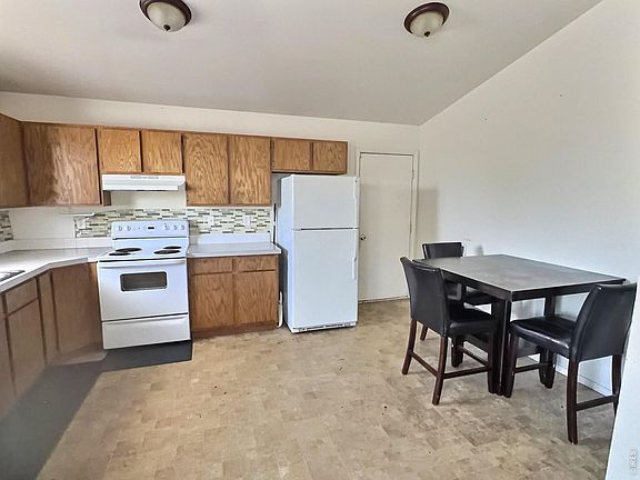 3rd image of 2217 Balsam Ave