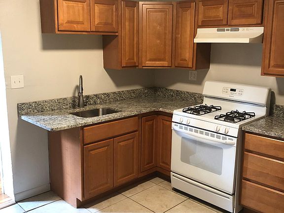 5th image of 1117 W 8th St APT 2
