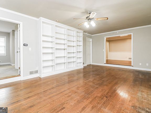 3rd image of 3528 Greenway Dr SW