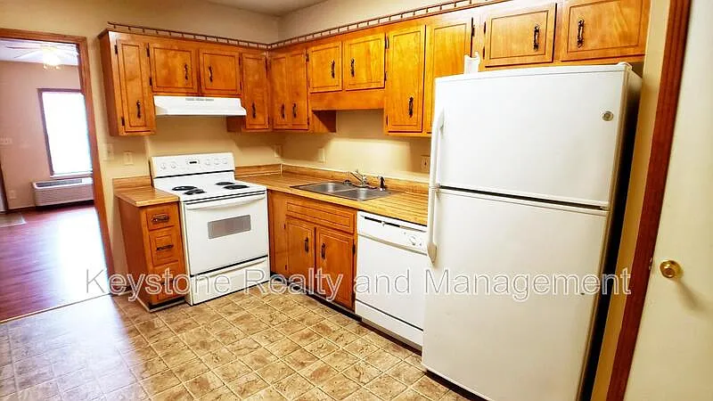 2 bed, 1.0 bath, 800 sqft, $795 — Photo 2
