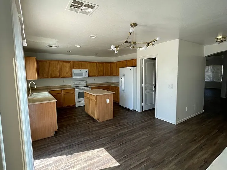 45579 W Dutchman Dr — Photo 33