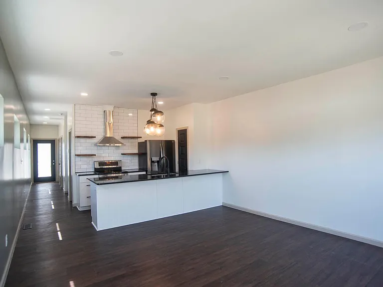 230 Kansas St — Photo 33