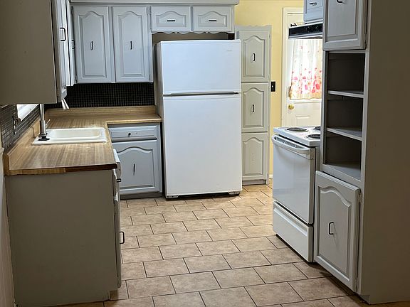 2nd image of 2586 Skyline Dr