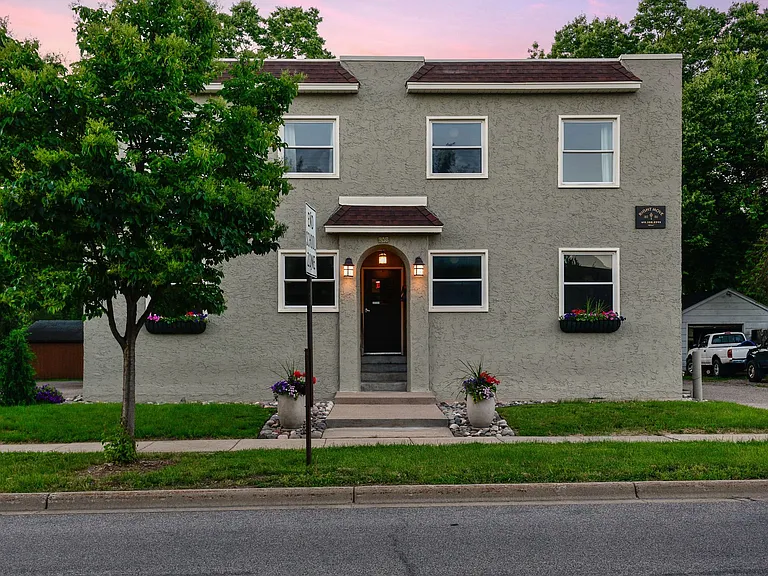 613 Wayzata Blvd E — Photo 34