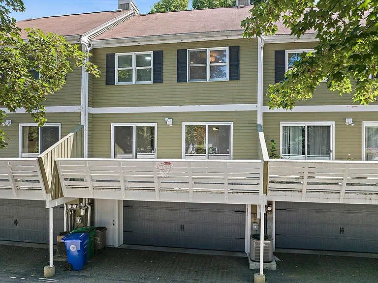 52 River St — Photo 25