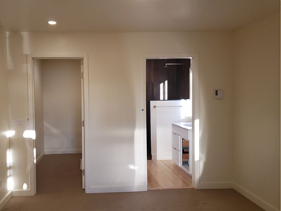 5th image of 642 Amador St