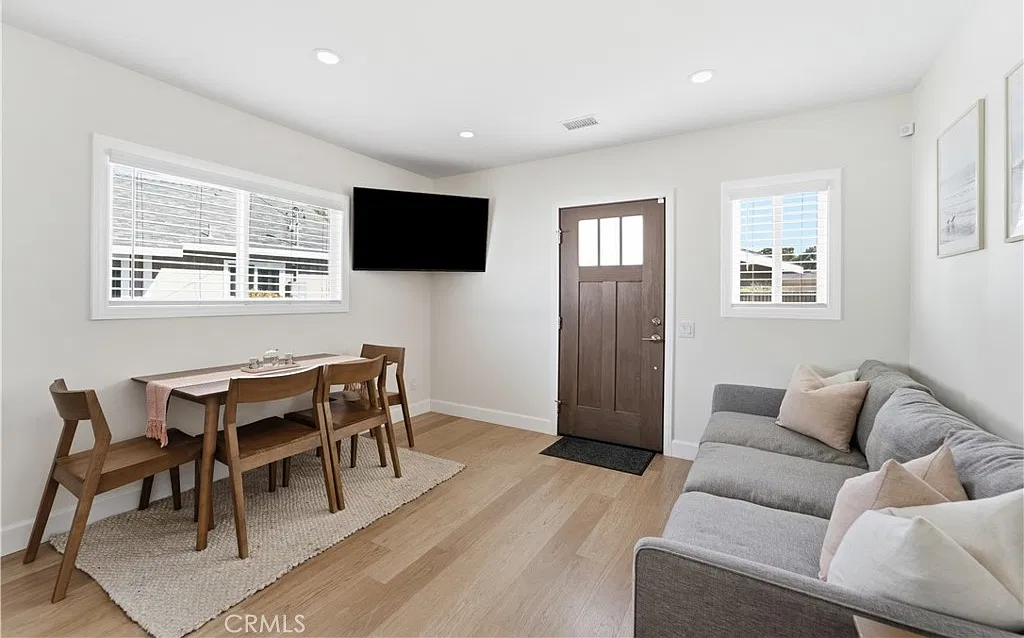 2 bed, 800 sqft, $3,500 — Photo 3