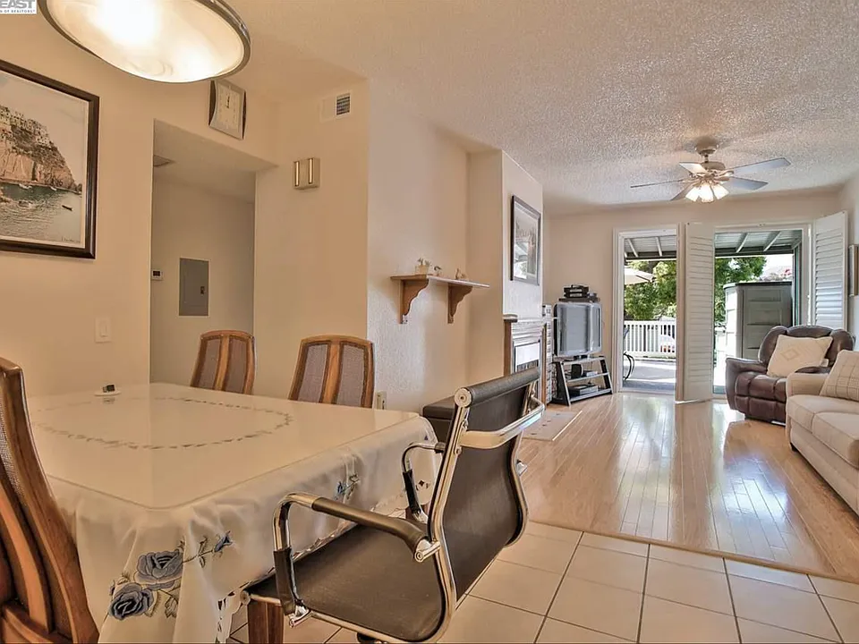 37155 Aspenwood Cmn #105
