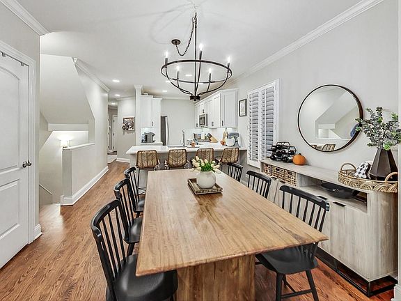 5th image of 2842 N Southport Ave #1