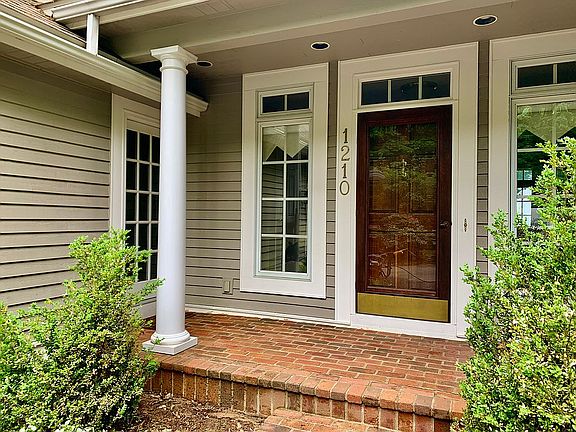 3rd image of 1210 Shorecrest Dr