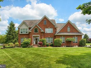 525 Lucinda Ln, Mechanicsburg, PA