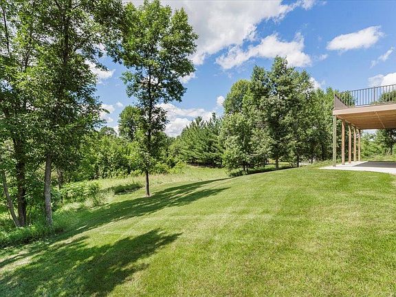 5th image of 9032 Breezy Cir NW