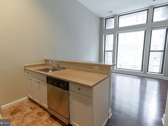 5th image of 1411-1 Walnut St #311