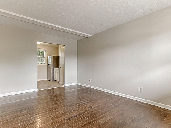 3rd image of 815 Riverview Dr #F