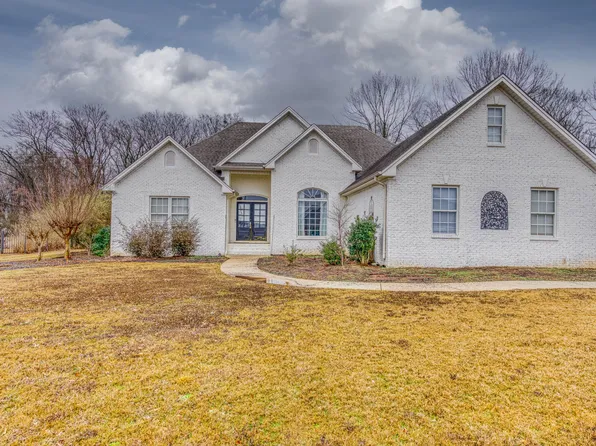 225 Melissa Dr, Muscle Shoals, AL 35661