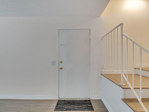 4th image of 1818 N Vineyard Ave APT C