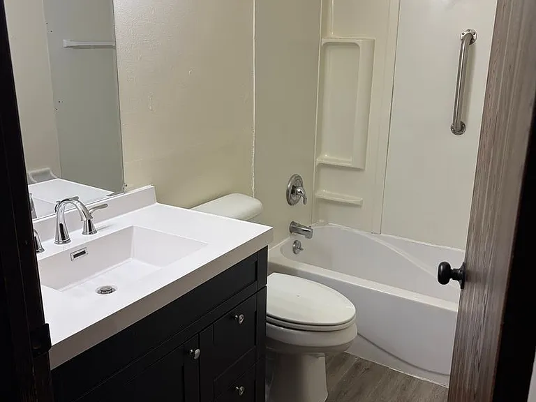 580 Knowlton St #101-204 — Photo 9