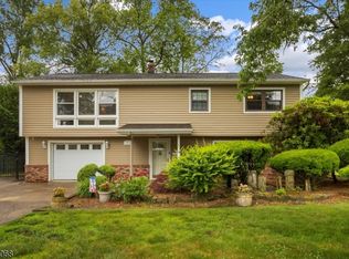 5 Edgewood Ct, Ringwood, NJ 07456