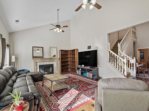 3rd image of 8793 Gainesway Dr