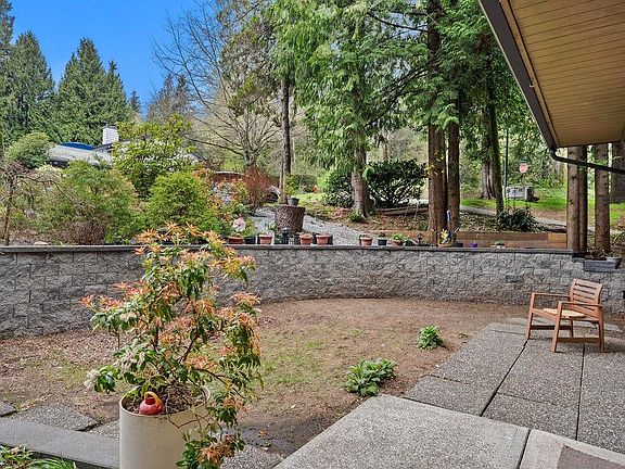 2nd image of 407 Dartmoor Dr