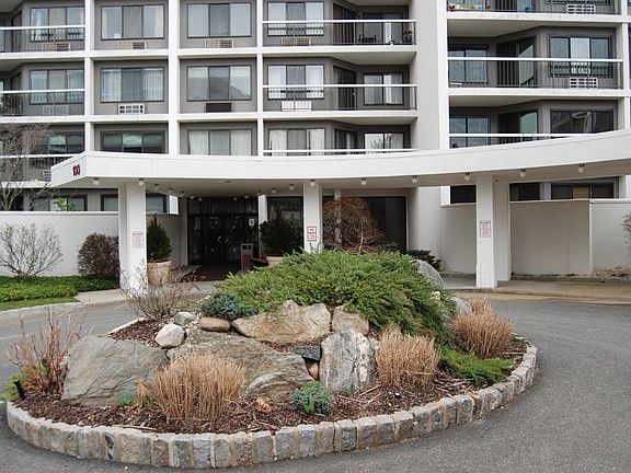 2nd image of 100 High Point Dr APT 402