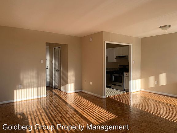 2nd image of 10401 Grosvenor Pl APT 412