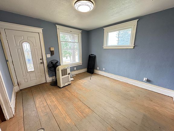 5th image of 327 E Gordon Ave
