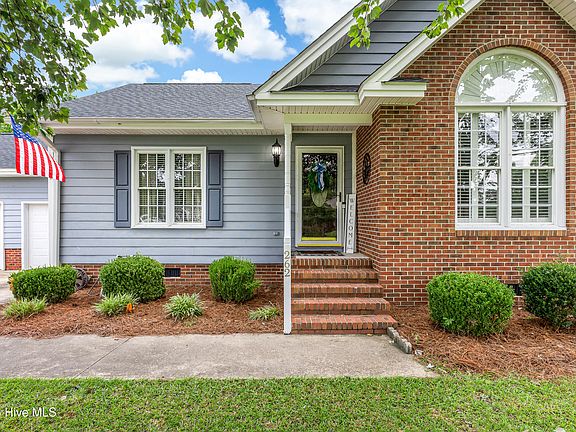 4th image of 262 Stewart Circle