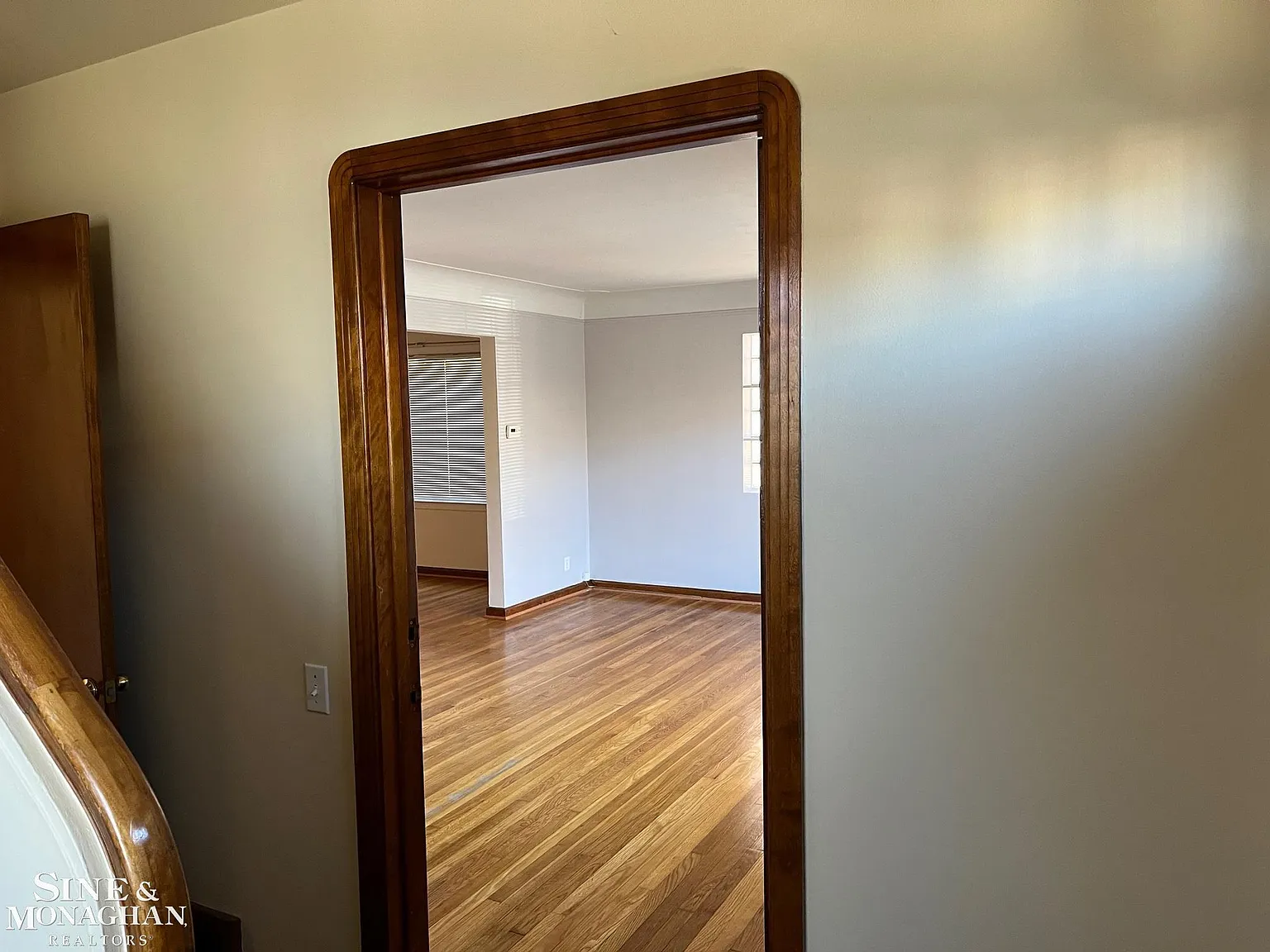 2 bed, 1.0 bath, 2002 sqft, $1,600 — Photo 2