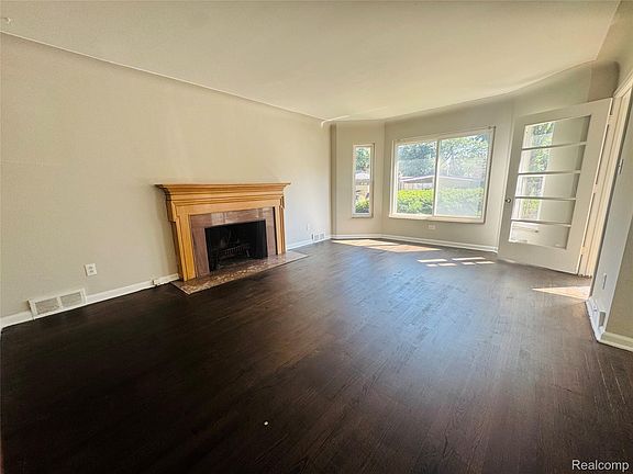 2nd image of 19483 Birwood St