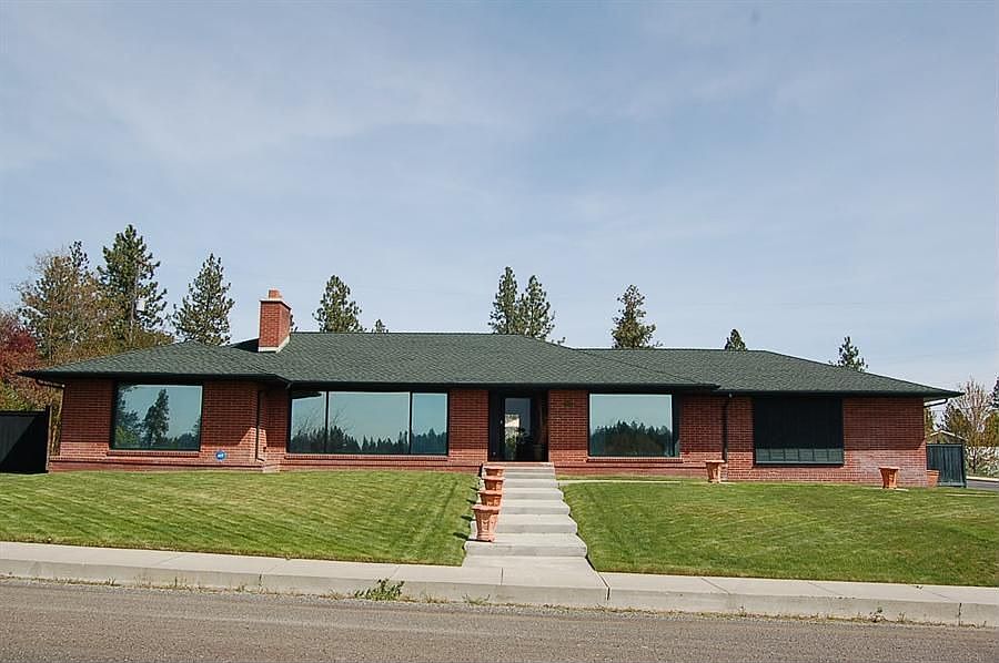 1st image of 2323 E 28th Ave