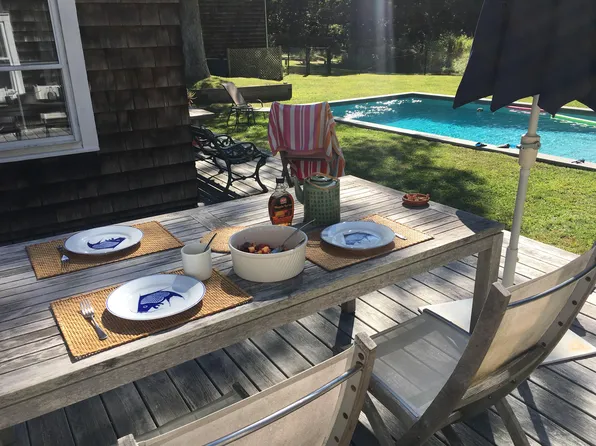https://photos.zillowstatic.com/fp/ebf20967f052aa67e7e346f038235041-p_e.webp