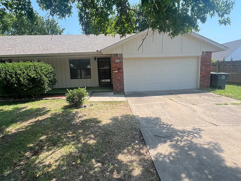 6912 E 46th Pl — Photo 1